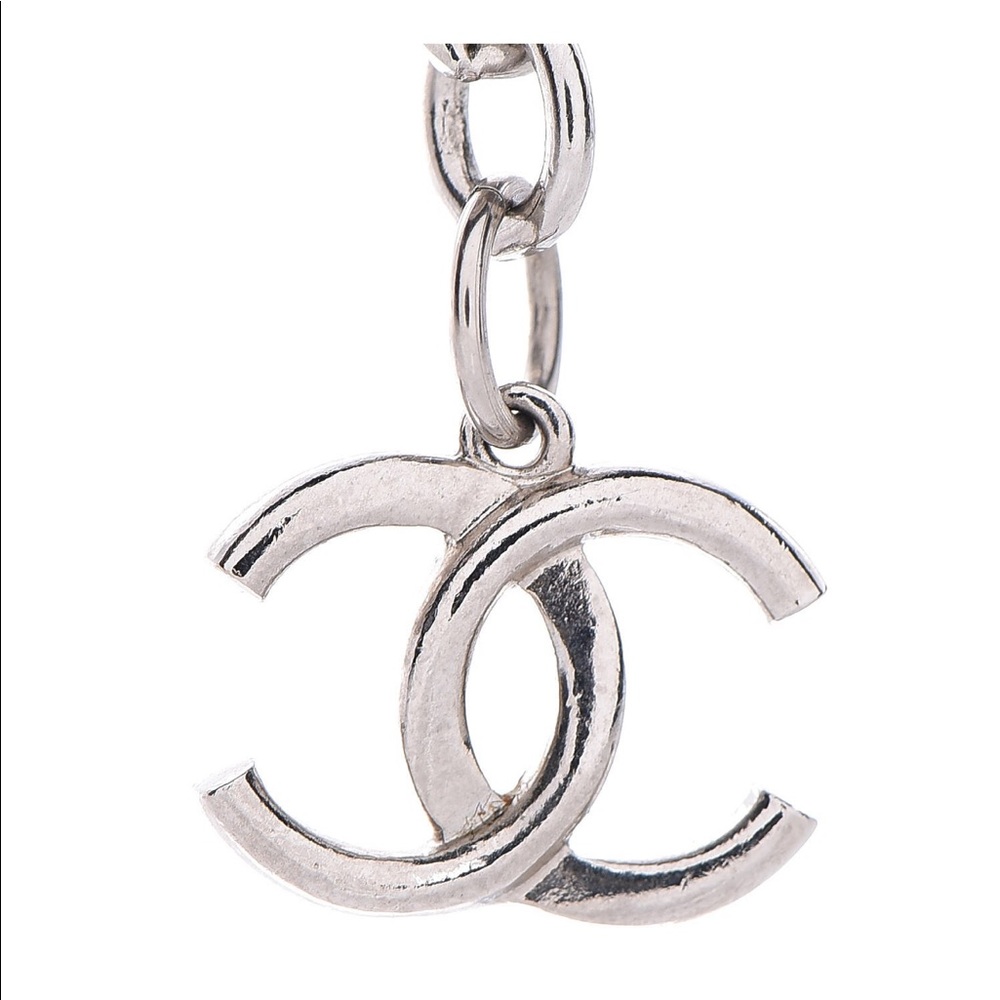 CHANEL Plexiglass Pearl
CC Padlock Bracelet Silver - Picture 5 of 7
